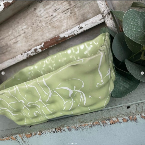 Vintage Pottery Planter Pale Green White Spatterware Scallop Rim Rectangular - Picture 4 of 7